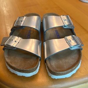 Arizona Soft Footbed, women’s metallic silver, size 39, worn once